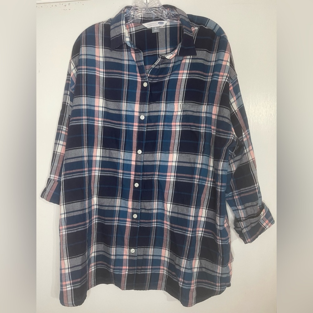 Old Navy Women’s Blue and Pink Plaid Boyfriend Button-Down Shirt - Size XL.